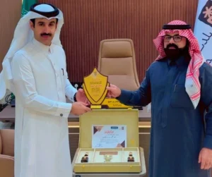 رئيس بلدية بللسمر يكرّم الزميل «الأسمري» – أخبار السعودية