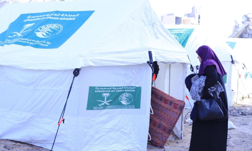 السعودية تقيم مخيماً جديداً لإيواء الأسر العائدة إلى غزة