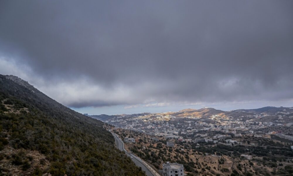 طقس السعودية: أمطار بالمدينة وضباب بالشرقية وتحذيرات الأرصاد