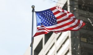 أمريكا تحذر رعاياها لمغادرة إيران وترامب يهدد النظام