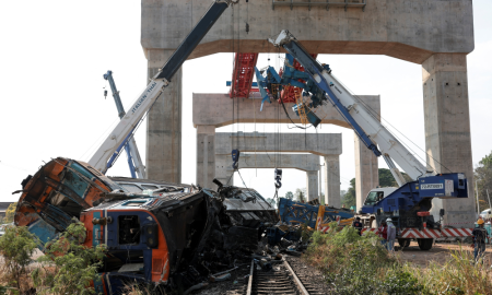 حادث قطار تايلاند: مقتل 19 في انهيار رافعة بناء مروع