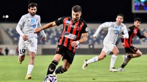 الأخدود يتعادل مع ضيفه الرياض بهدفين لمثلهما في دوري روشن