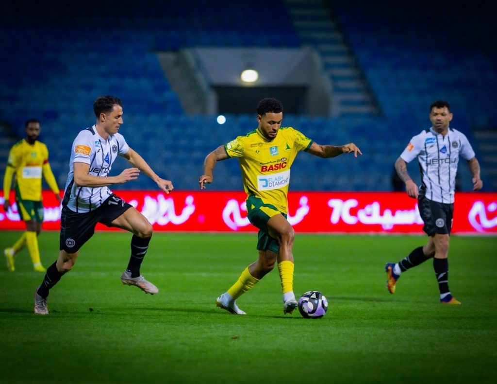 تعادل سلبي بين الخليج والشباب في "دوري روشن"