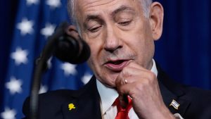 للمرة الثالثة.. ظرف غامض يصل إلى مكتب نتنياهو ويثير التساؤلات