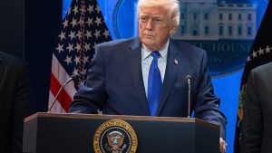 “السكان بحاجة إلى رعاية”.. ترامب يعلن إرسال مستشفى عائم إلى غرينلاند