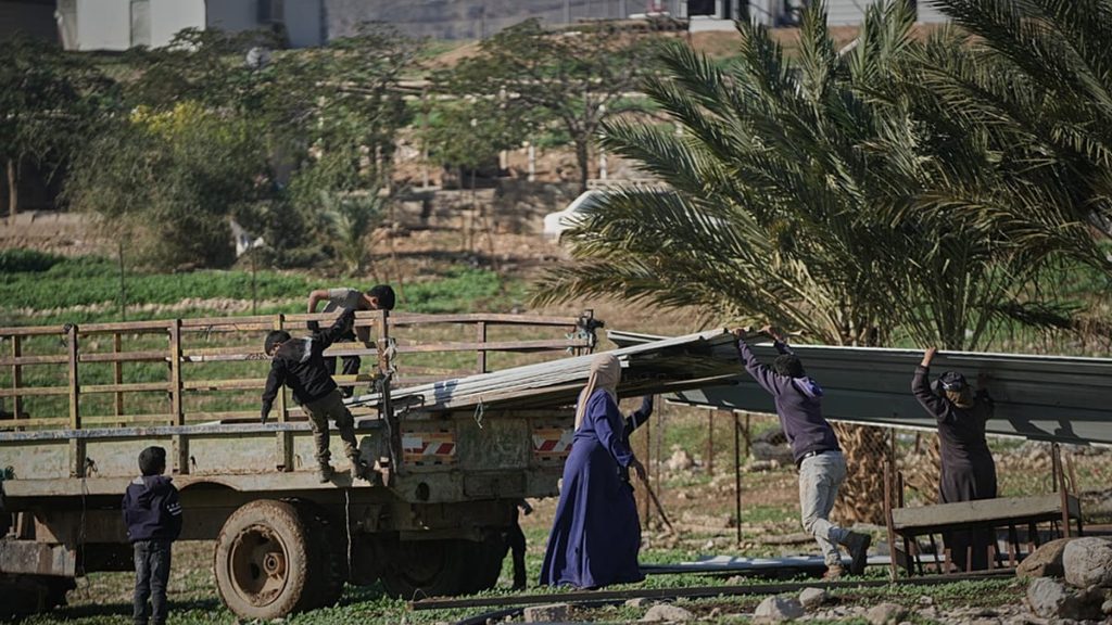 تصعيد واعتقالات في الضفة الغربية.. وإخلاء رأس عين العوجا بعد نزوح آخر 100 من سكانها