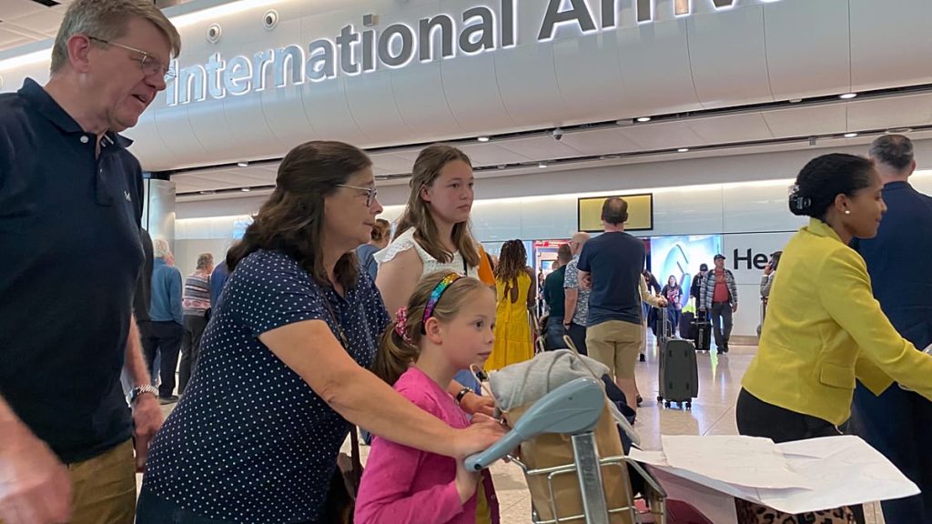 جدل في بريطانيا بعد تعديل قواعد السفر لمزدوجي الجنسية