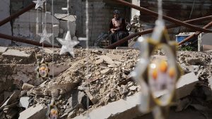 فيديو- بما استطاعوا إليه سبيلًا.. غزة تستقبل رمضان بالزينة والألوان رغم الدمار والغلاء