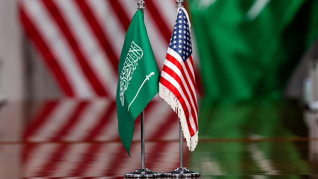 مصدر سعودي: الحل في إيران لم يعد عسكريًا فقط.. ما “الخطأ الاستراتيجي” لواشنطن؟