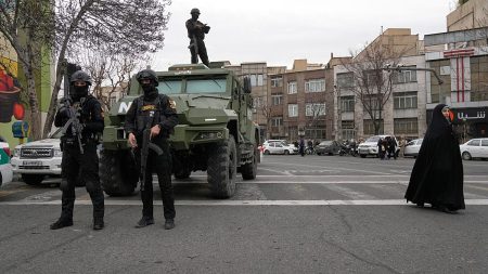 “بكفالة مالية”.. السلطات الإيرانية تُفرج عن قياديين إصلاحيين بعد الاحتجاجات الأخيرة