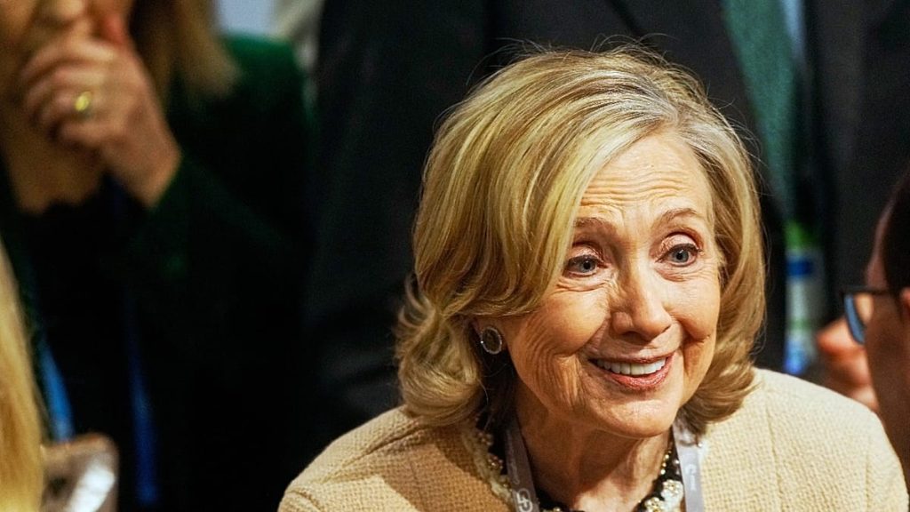 “اسألوا ترامب”.. هيلاري كلينتون تدلي بشهادتها في قضية إبستين وتنفي علمها بأنشطته