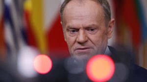 بولندا تحذّر من اندلاع حرب “خلال ساعات” وتدعو رعاياها لمغادرة إيران فورًا