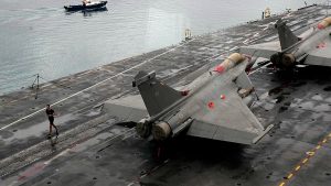 الكرملين يرد على مزاعم علاقة روسيا بالطائرة المسيرة قرب حاملة فرنسية: “تصريحات سخيفة”