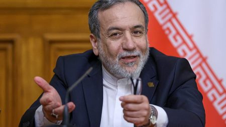 إيران: الحرب “كارثة” وترامب “حكيم”.. وباريس تدعو طهران إلى “تنازلات كبرى”