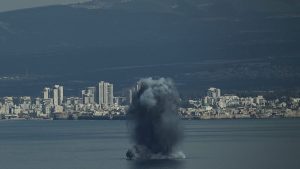 إيران تعلن ضرب قواعد أمريكية ودول الخليج تستنكر استهداف أراضيها