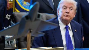 “محاولة ثالثة” مع إيران: ترامب يعود للاتفاق النووي وأصابعه على الزناد