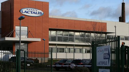 بسبب سم بكتيري خطير.. فرنسا تواصل سحب حليب مخصص للأطفال من الأسواق