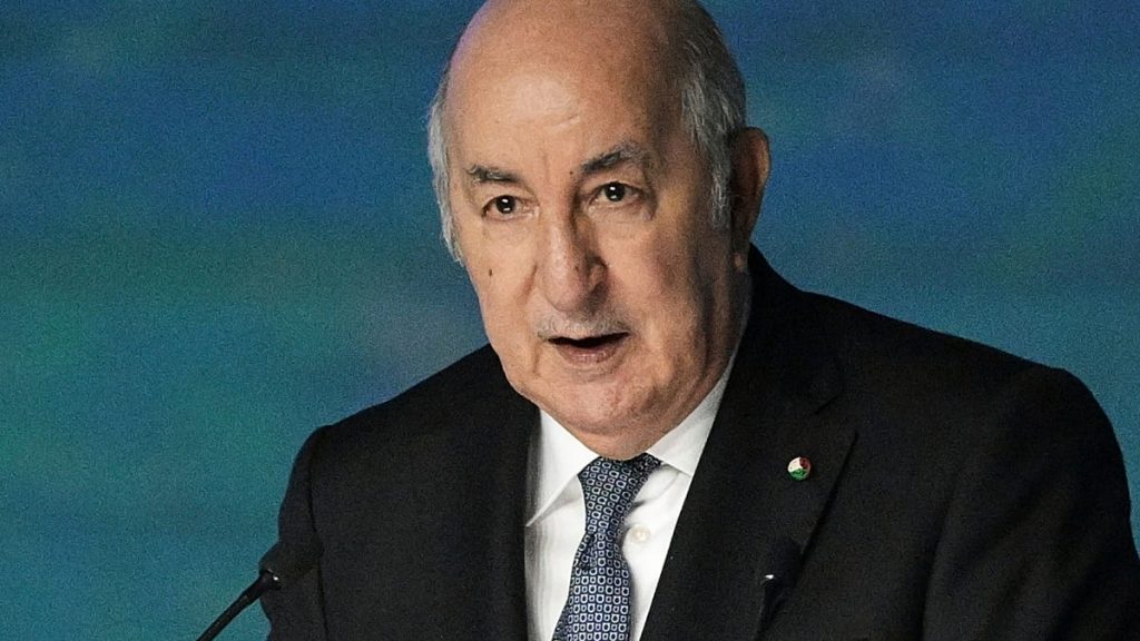 الجزائر تُقرّ قانوناً جديداً: تجريد أي شخص من الجنسية إذا أدين بـ”جريمة تمس أمن الدولة”