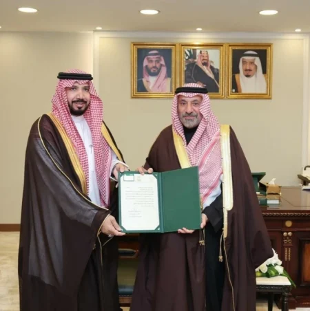 أمير نجران يُكرِّم قائد حرس الحدود بالمنطقة سابقاً – أخبار السعودية