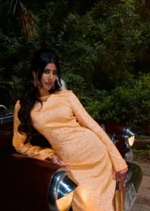 ليلى وفاطمة تكتبان فصلًا جديدًا لموضة التسعينات – أخبار السعودية