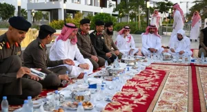 محافظ جدة يشارك القطاعات الأمنية الإفطار الرمضاني – أخبار السعودية