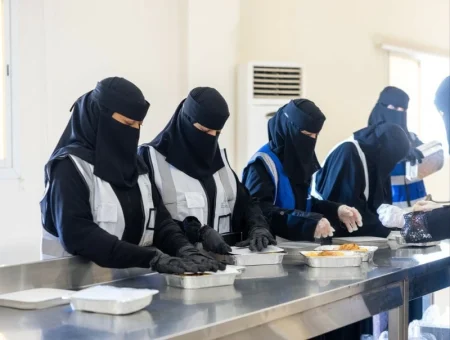 متطوعات مبادرة المرأة الشمالية يواصلن إعداد وجبات الصائمين في عامها الخامس – أخبار السعودية