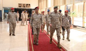 قائد القوات المشتركة يستقبل وزير الدفاع اليمني لبحث حل الأزمة