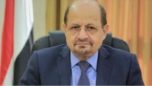 رئيس الوزراء اليمني يوجه بفتح تحقيق عاجل في حادثة اقتحام مقر صحيفة «عدن الغد»