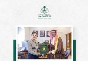 لدعم وتعزيز العلاقات.. وزير الخارجية يتلقى رسالة خطية من نظيره العراقي