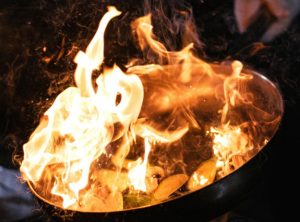 الدفاع المدني: ترك مقلاة الزيت على موقد الطهي دون متابعة يسبب حرائق