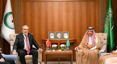 «الخريجي» يستعرض مع نظيره التركي العلاقات الثنائية والمستجدات على الساحة الإقليمية