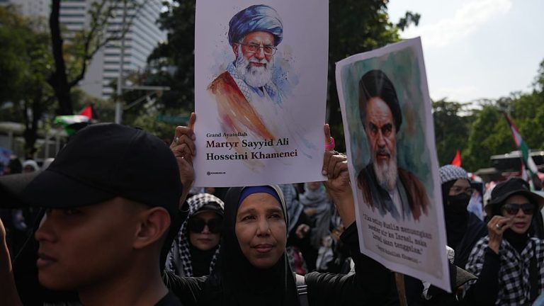 إيران تستعد لسيناريو الهجوم البرّي.. وتهديدات للجنود الأمريكيين بـ”الحرق” و”الأسر المُهين”