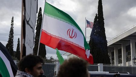 مسؤول إيراني لـ”سي إن إن”: نهاية الحرب بيد طهران.. ومستعدون لمواجهة طويلة