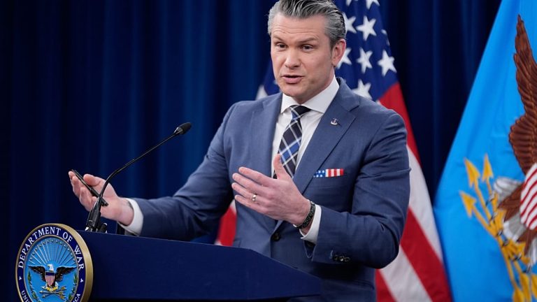 البنتاغون الجديد: كيف تحول الجيش الأمريكي من الاستراتيجية العسكرية إلى “القومية المسيحية”؟