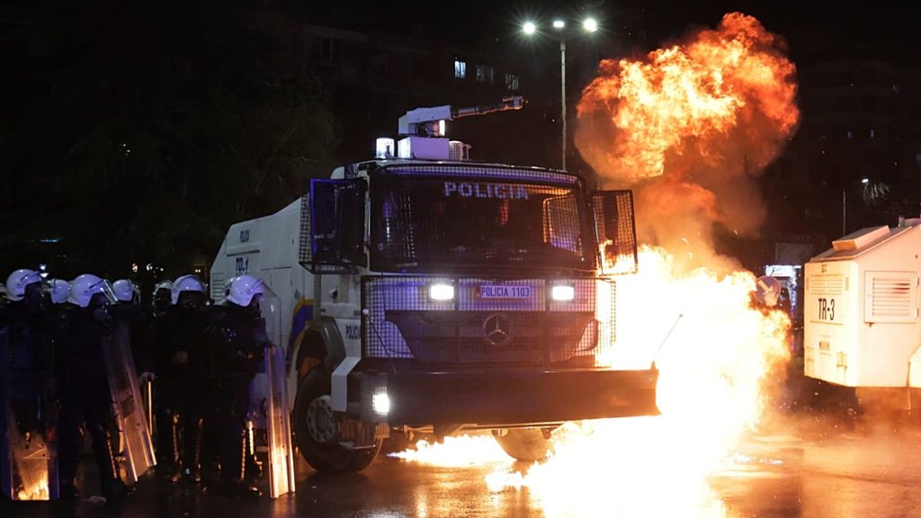 فيديو. اشتباكات في عاصمة ألبانيا خلال احتجاج للمعارضة