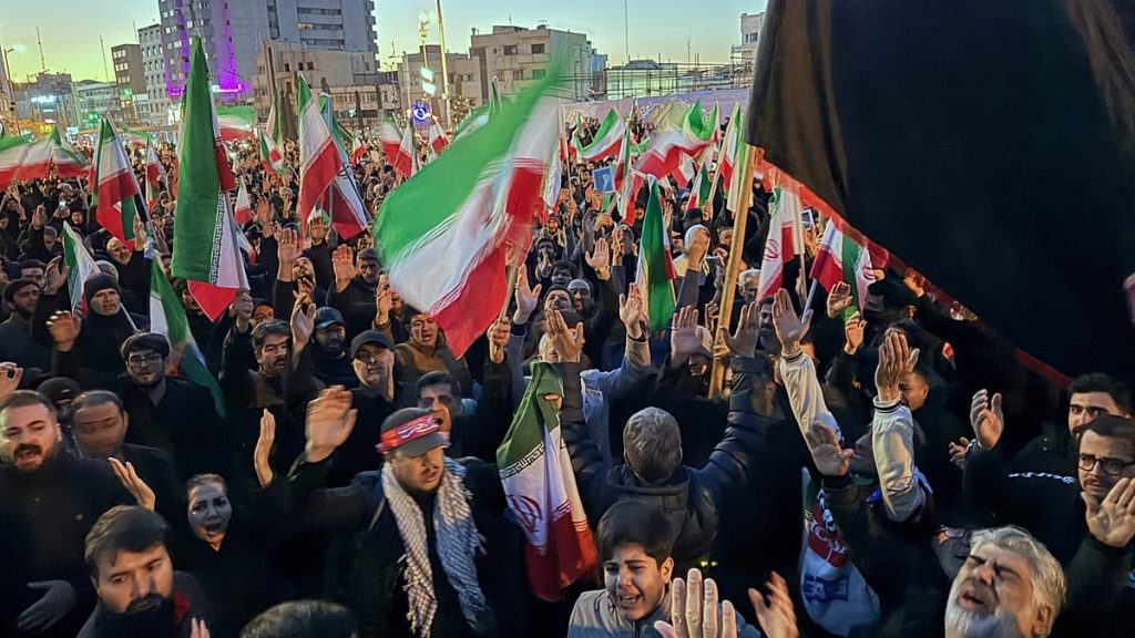 إيران تتوعد بمصادرة أملاك المغتربين “المتعاونين مع الأعداء”
