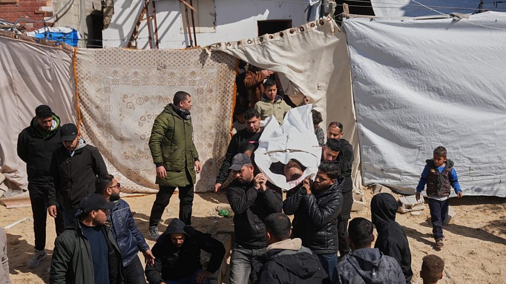 تصعيد ميداني واسع في الضفة الغربية وغزة مع إغلاق المسجد الأقصى لليوم الثاني