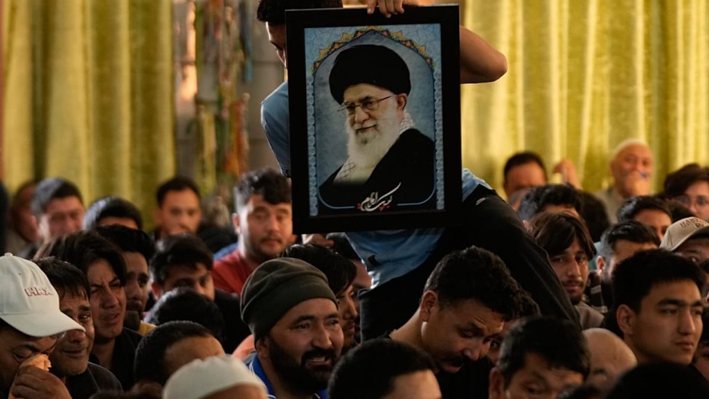 “تتبعته الـ CIA لشهور”.. تفاصيل “المفاجأة التكتيكية” التي أدت لاغتيال المرشد علي خامنئي في طهران