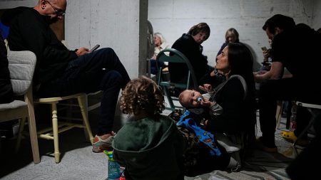 مراسلة إسبانية تشعل أزمة إعلامية بعد حديثها عن تمييز بحق عرب حيفا في الوصول إلى الملاجئ