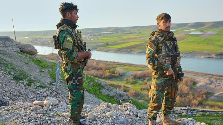 “حيث يكون الماء أعمق تكون السباحة أفضل”.. مقاتلون أكراد ينتظرون ساعة الصفر لمواجهة إيران