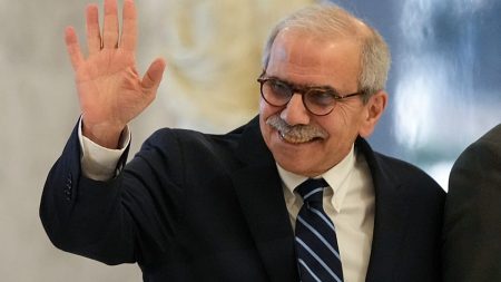 إسرائيل توسّع غاراتها على لبنان.. وحزب الله يندّد بقرار حكومي حظر أنشطته العسكرية والأمنية