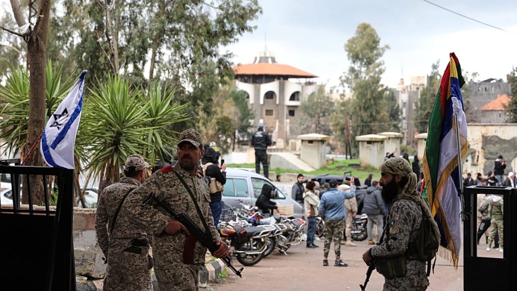 غارات إسرائيلية على جنوب سوريا بذريعة “حماية الدروز”.. كاتس: سنواصل العمل من أجل حلفائنا