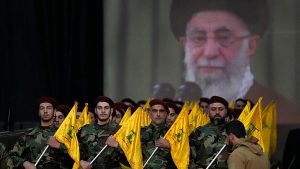 بعد اغتيال خامنئي.. هل يفتح حزب الله جبهة المواجهة؟