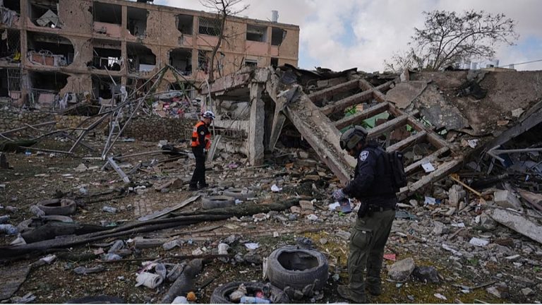 بين صفارات الإنذار والانقسام المجتمعي: يوميات الحرب داخل إسرائيل