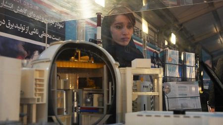 “أكسيوس”: إدارة ترامب تدرس إرسال قوات خاصة وعلماء لتأمين مخزون إيران من اليورانيوم المخصب