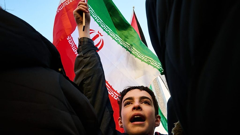 منعاً لاستغلال أمريكا وإسرائيل.. إيران تستنفر أنصارها بالشوارع ليلة “أربعاء النار”