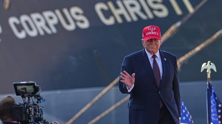 ترامب للإيرانيين: ساعة حريتكم قد حانت وعندما ننتهي ستتولّون زمام حكومتكم