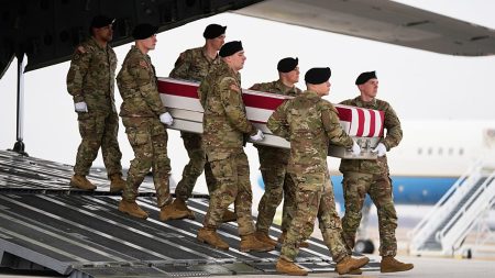 وفاة جندي أمريكي في الكويت ترفع حصيلة قتلى الجيش إلى ثمانية وسط تصاعد الحرب مع إيران