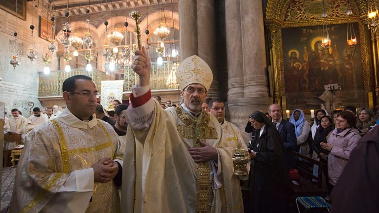 “بشرى القيامة لا تُحاصر”.. كنائس القدس تطلق صرخة استغاثة لإعادة فتح القبر المقدس عشية عيد الفصح