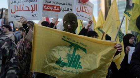 بعد اتهامات إماراتية بتشكيل “خلايا إرهابية”.. حزب الله ينفي مسؤوليته: ادعاءات ملفقة